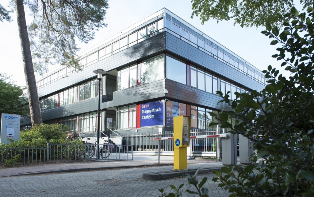 Foto: Gelre Diagnostisch Centrum, ingang bij Waltersingel (naast Veluwscollege Walterbosch) Bron: Medische Fotografie Gelre ziekenhuizen