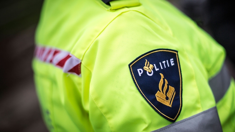 Politie zoekt getuigen ramkraak winkel Apeldoorn