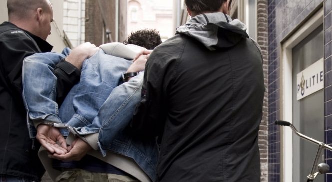 Politie houdt twee verdachten aan na steekincident