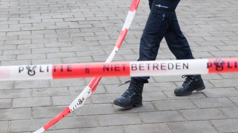 Politie onderzoekt plofkraak station