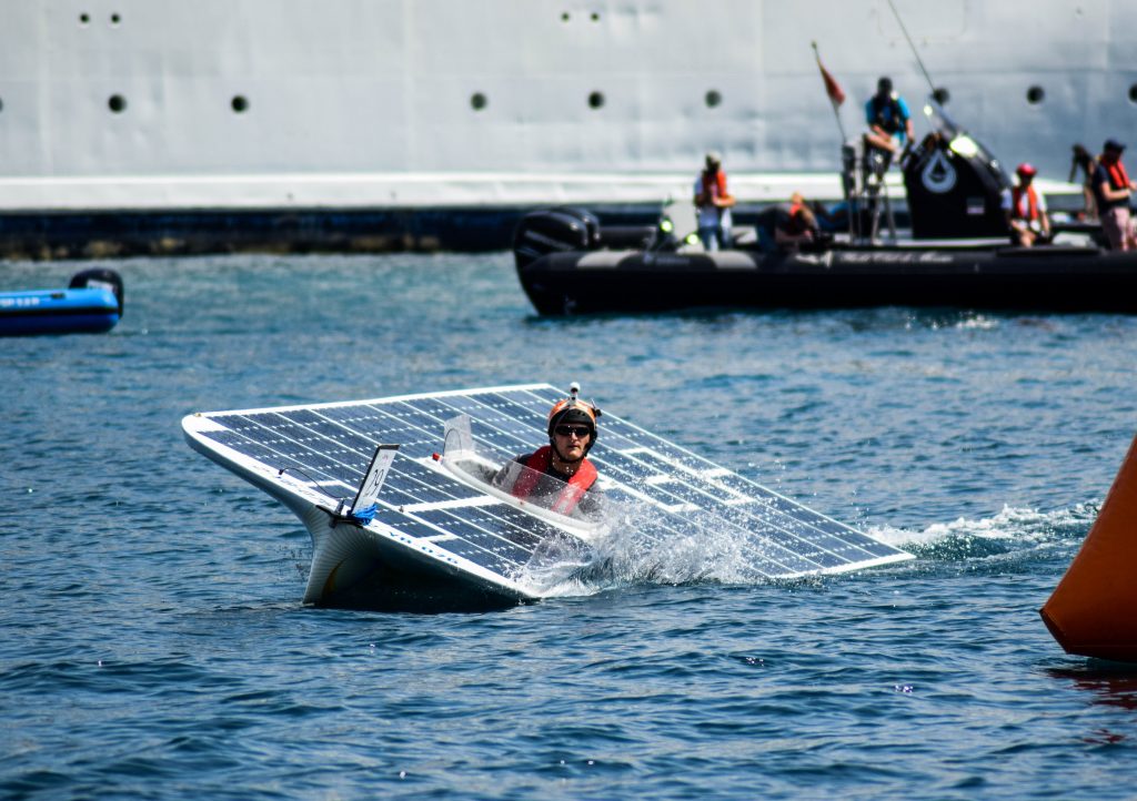 Student Olmar uit Apeldoorn werkt met het TU Delft Solar Boat Team aan de eerste Nederlandse zonneboot voor op open zee