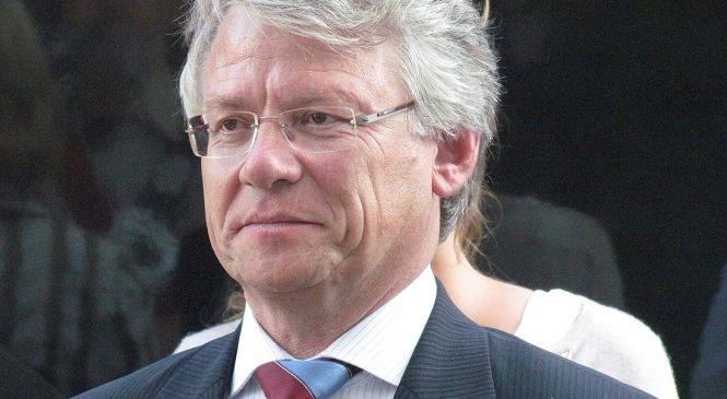 Burgemeester John Berends ereburger van Apeldoorn