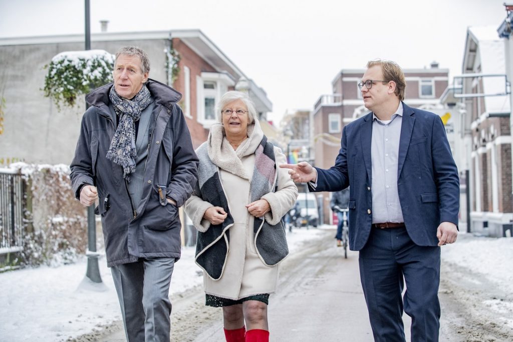 Marktstraat/Beekstraat en pand Leger des Heils onder handen