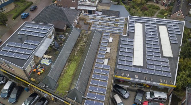 Zonnedak-award uitgereikt aan garage Bakker