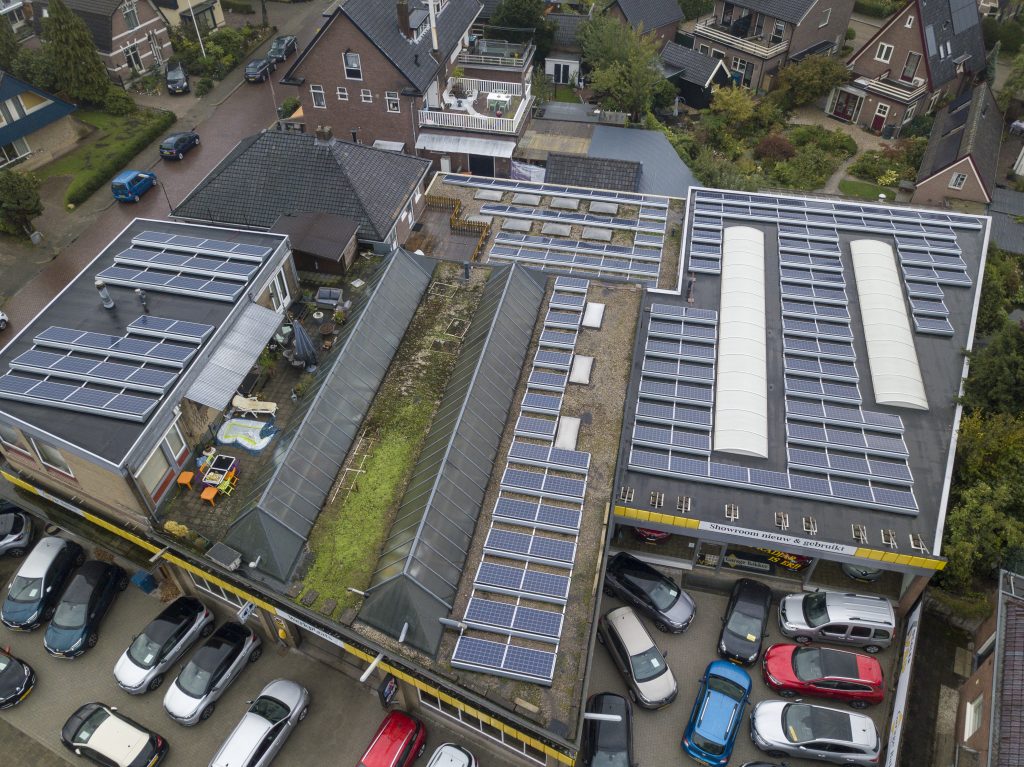 Zonnedak-award uitgereikt aan garage Bakker