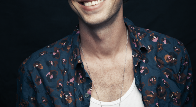 Finn Andrews op 23 mei solo naar GIGANT