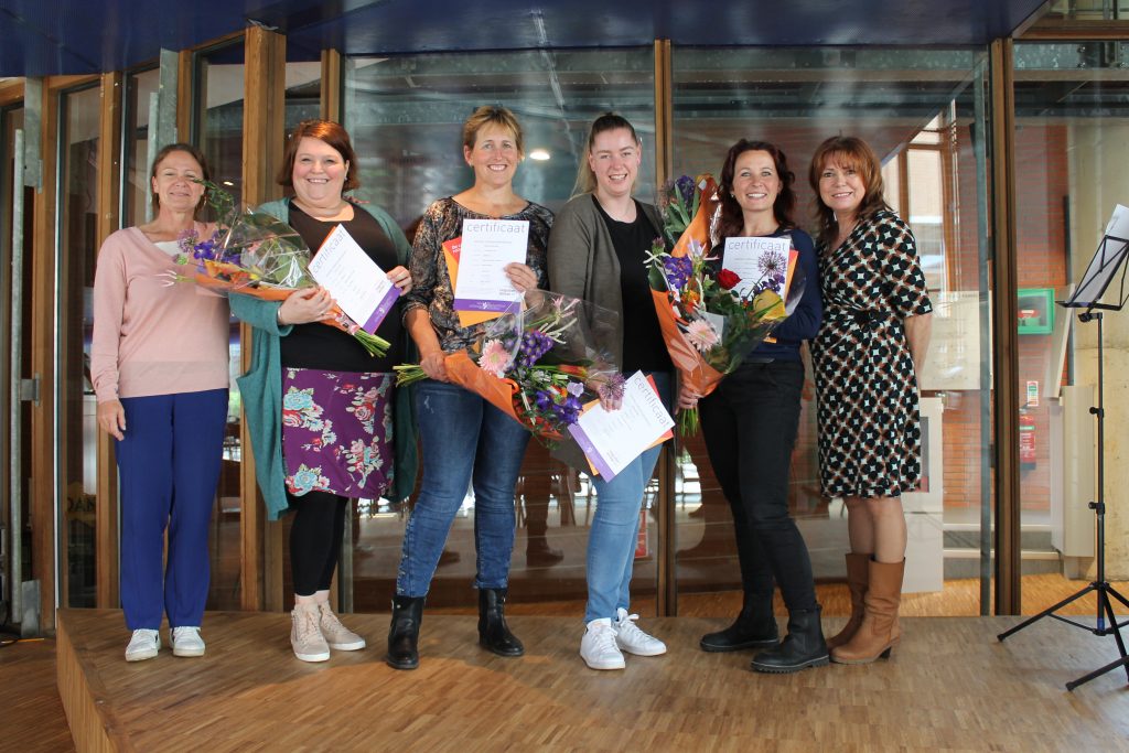 Cultuurwijzer rijkt certificaten uit aan nieuwe lichting Interne Cultuur Coördinatoren voor het basisonderwijs