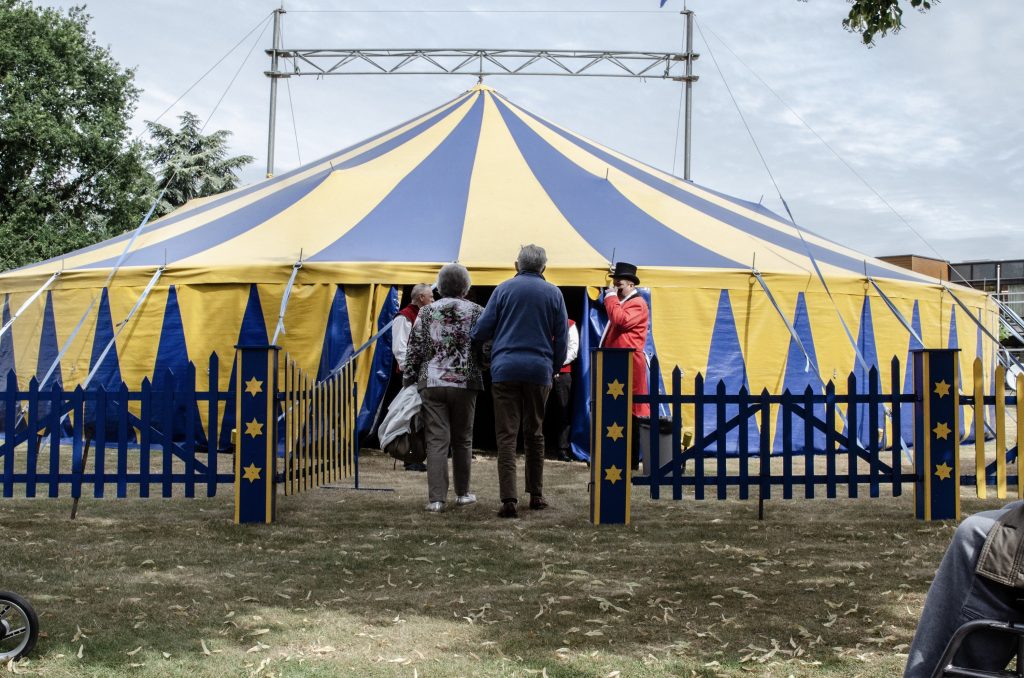 Cliënten Zorggroep Apeldoorn genieten van Circus in de zorg