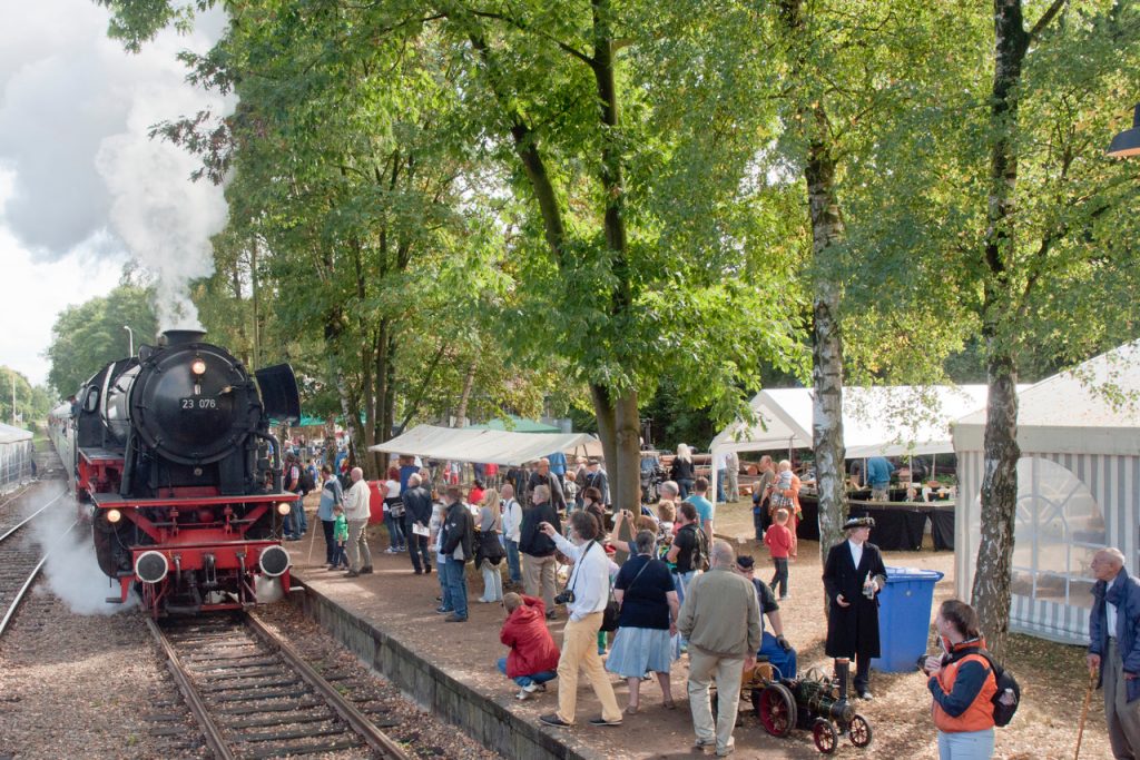 Oude tijden herleven tussen Apeldoorn en Dieren tijdens terug naar toen