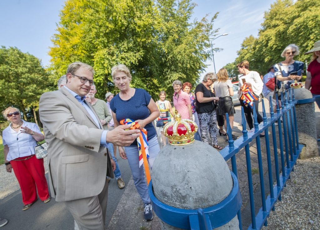 Rijksmonument De Naald heeft weer kroontjes