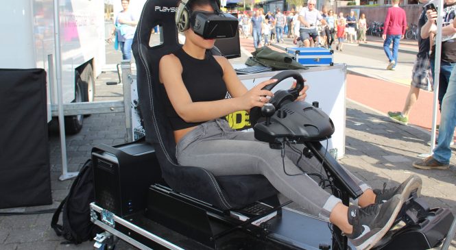Bezoekers Marktplein Apeldoorn virtueel onder invloed