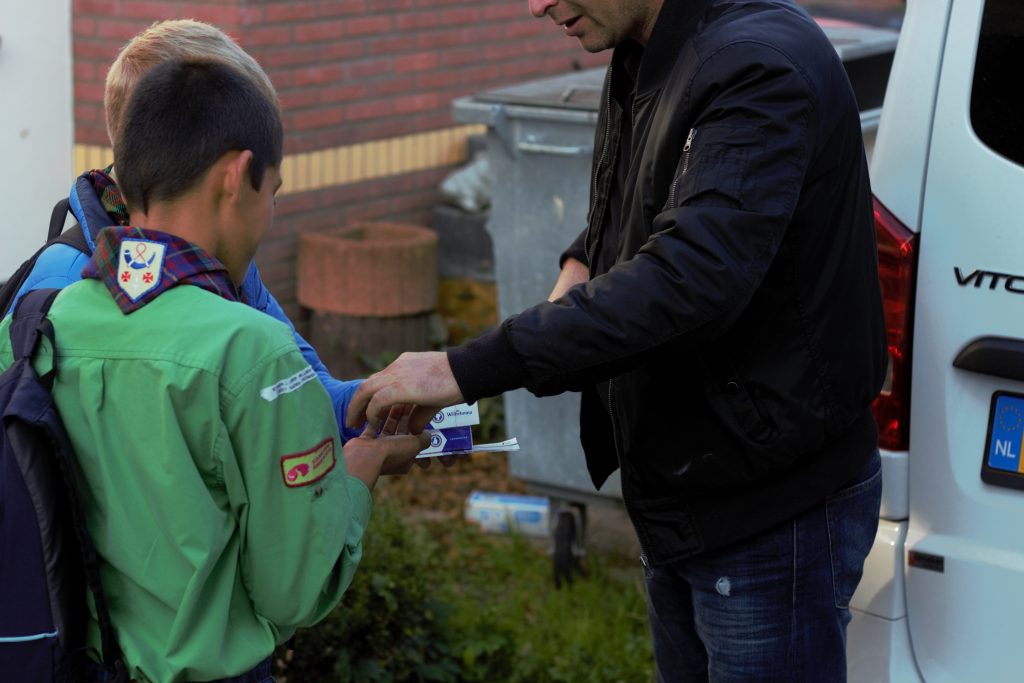 Scouts verkopen pepermunt voor nieuwe potten en pannen