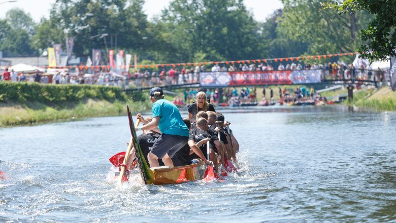 De draken ontwaken in het najaar. Drakenbootfestival in september 2021