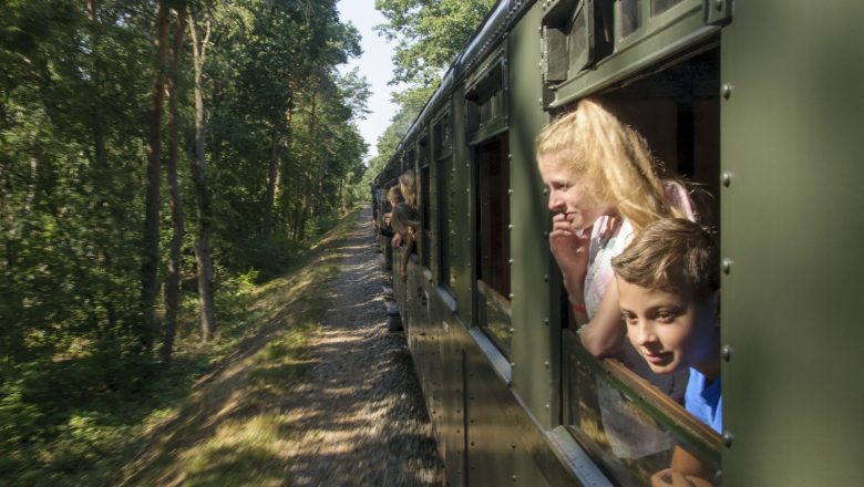 De treinen staan weer onder stoom en de sein en zijn groen