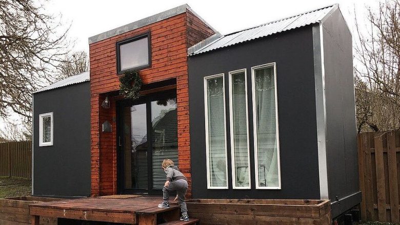 Laatste tiny house op z’n plek in Zuidbroek