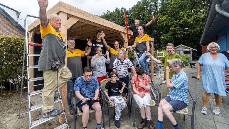 Woongroep dolblij met nieuwe veranda in de tuin