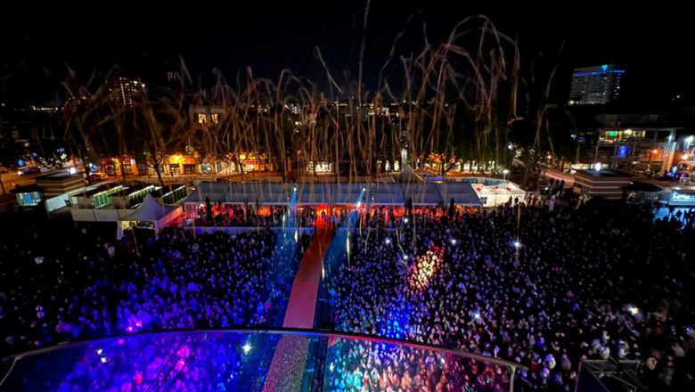 Spetterende start WK volleybal op Marktplein