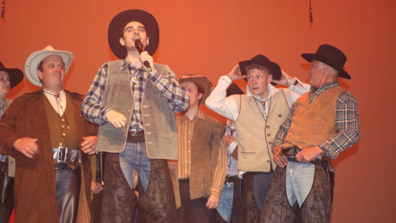 Muziektheater Apeldoorn in theater Orpheus met de musical Oklahoma