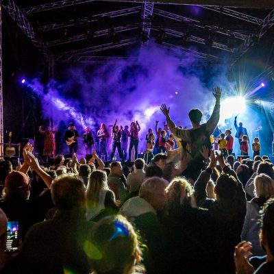 Maaiveld Festival 2024: Twee dagen vol muziek, kunst en avontuur in Apeldoorn!