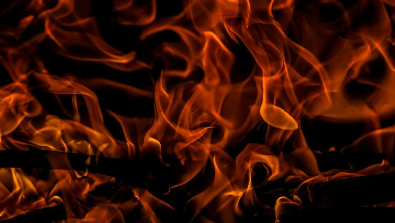 Rookmelders, brandblussers en nooduitgangen: hoe veilig is jouw werkplek bij brand?