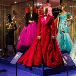 Koninklijke modetentoonstelling Dresscodes geopend in Paleis Het Loo