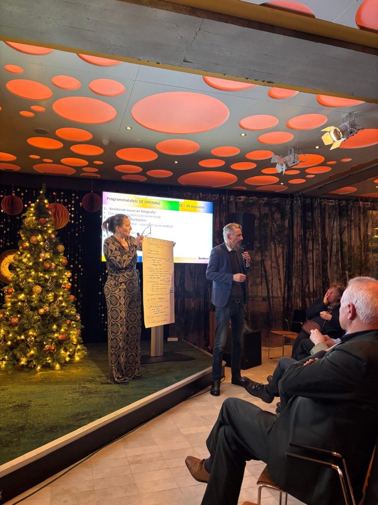 Apeldoorn blijft betrokken bij DE OPENING en wordt satellietstad in 2026