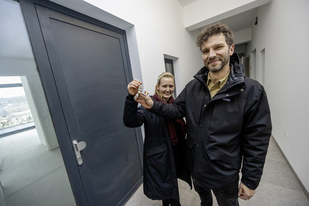 Huurders krijgen sleutel van woningen in voormalige HTS Autotechniek Apeldoorn